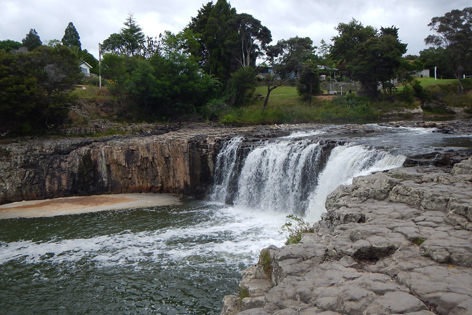 Haruru_Falls_01